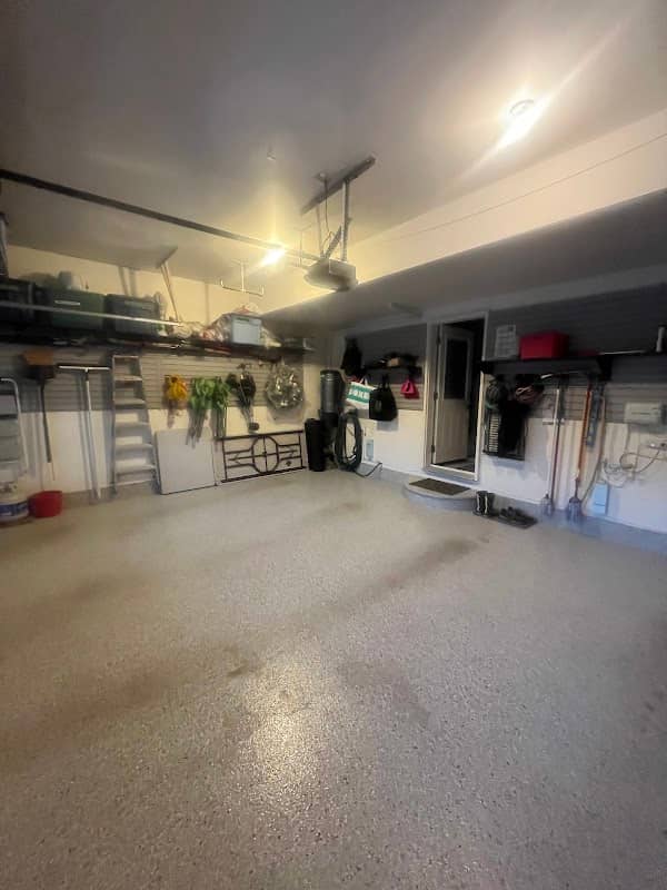Garage Living photo 2